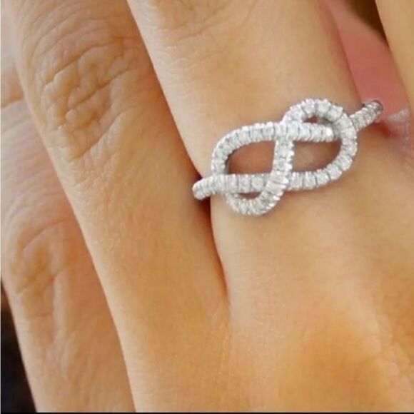New INFINITY KNOT Silver plated Cubic Zirconia Ring - Picture 5 of 8
